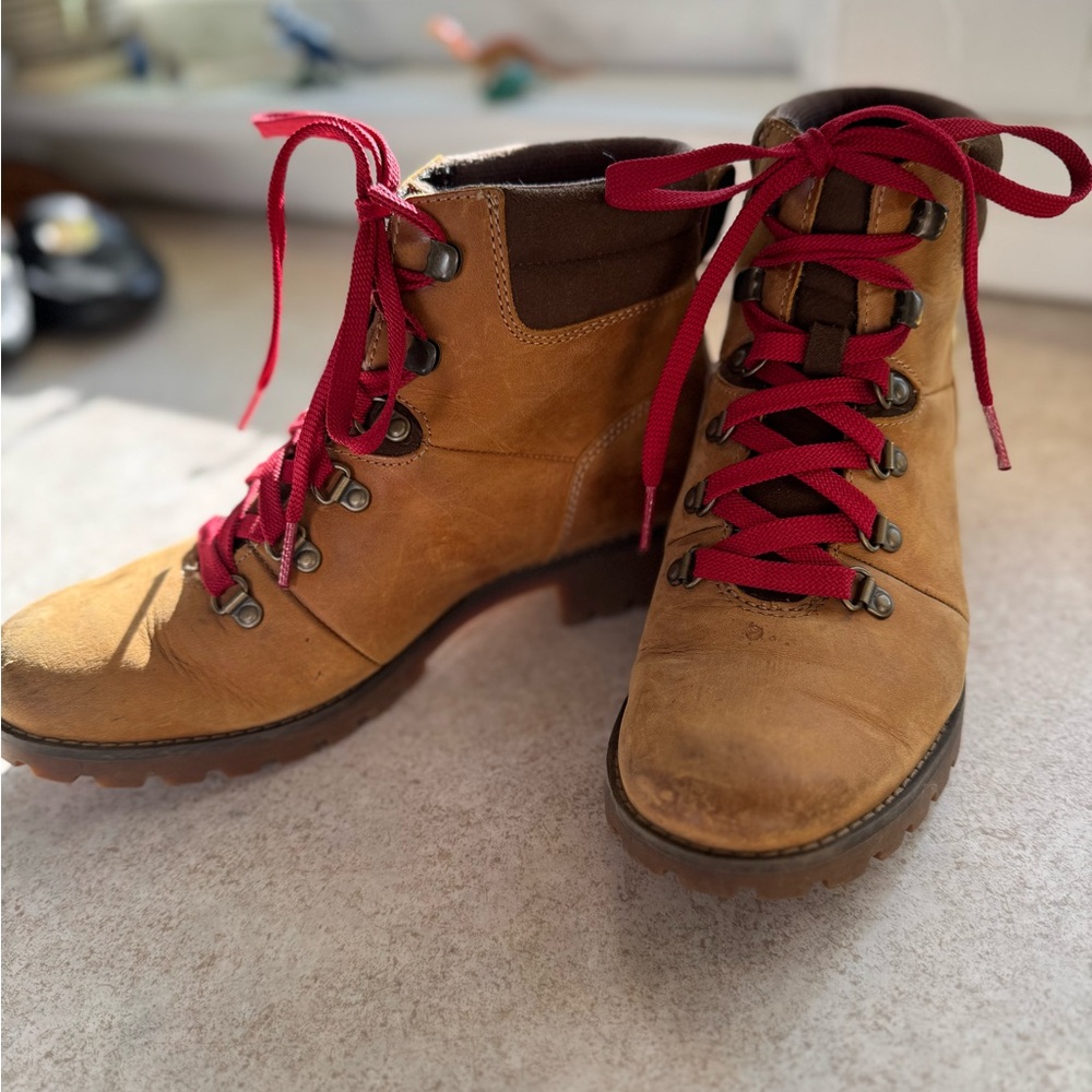Timberland Ellendale Mid Lace Up Boots ||Wheat Leather with Red Laces